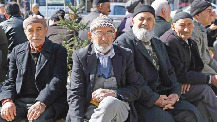 Uzman isim emeklileri bekleyen büyük tehlikeyi açıkladı. Olacakları tek tek sıraladı