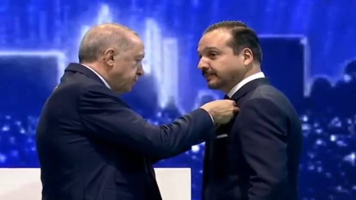 Rozeti takar takmaz AKP'li trolün saldırısına uğradı. Kürşad Zorlu'ya hoş geldin hakareti!