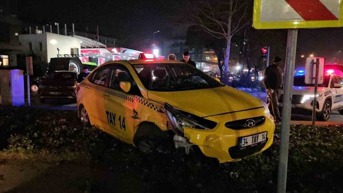 Beyoğlu’nda tehlikeli manevra! Taksi yoldan çıktı: 1 yaralı