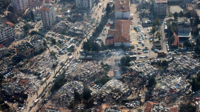 6 Şubat depremlerinin ikinci yılında hayatını kaybedenler saat 04.17'de anıldı