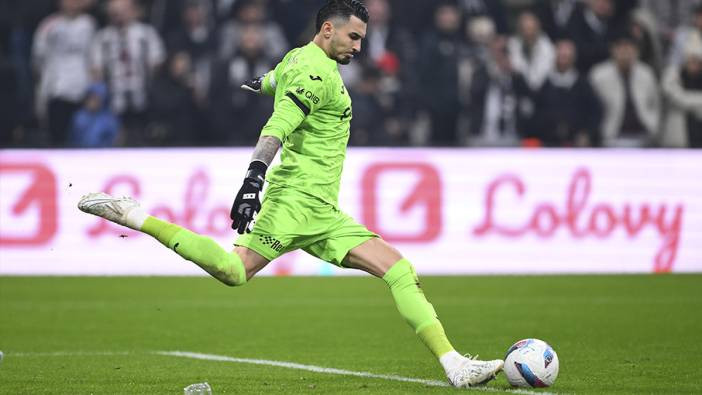 Trabzonspor TFF'yi göreve çağırdı! Beşiktaş taraftarı Uğurcan Çakır'a 90 dakika küfür yağdırdı!