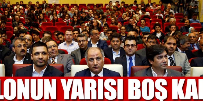 Ala'nın konuşacağı salonu dolduramadılar