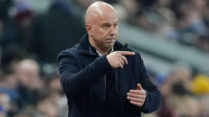 Hakemin elini sertçe sıkan Arne Slot’a 2 maç ceza geldi