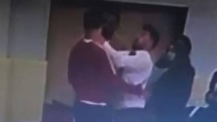 Hakem antrenöre kafa attı