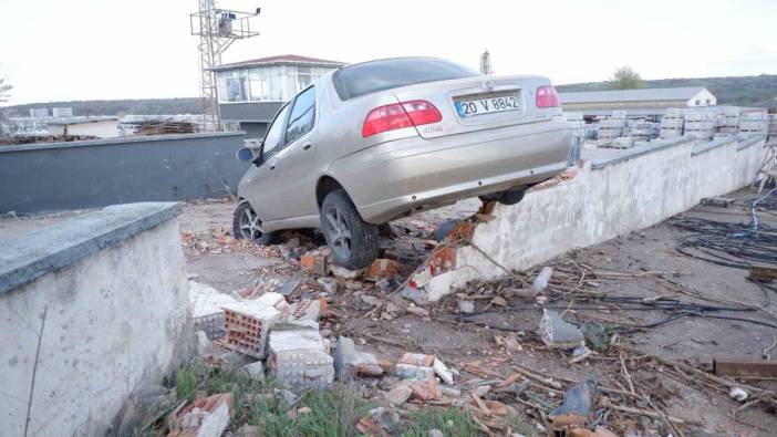 Otomobil duvara çarptı: 1 yaralı