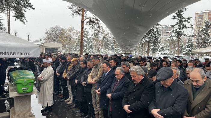 Duayen gazeteci hayatını kaybetti