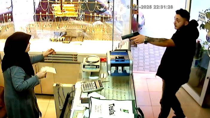 Adana'da korku dolu anlar! Kadın kuyumcunun tek hamlesi silahlı soyguncuyu kaçırdı
