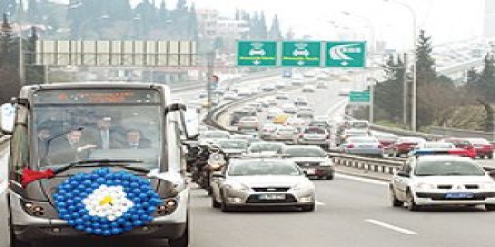 Metrobüs Söğütlüçeşme'de