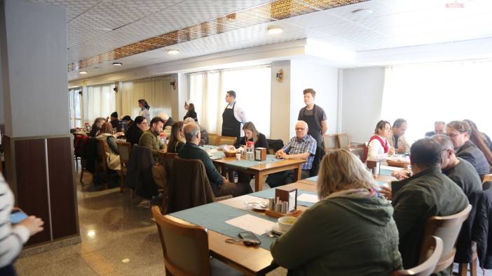 Akıncılar Huzurevi sakinleri liseli aşçılarla yemekte yarıştı