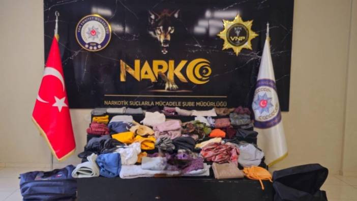 Yabancı uyruklu 2 kişi havalimanında 32 kilo metamfetamin ile yakalandı