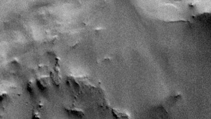 Mars’ta şaşırtan keşif! Geometrik yapı tartışmaları alevlendirdi! İşte uzman görüşleri...