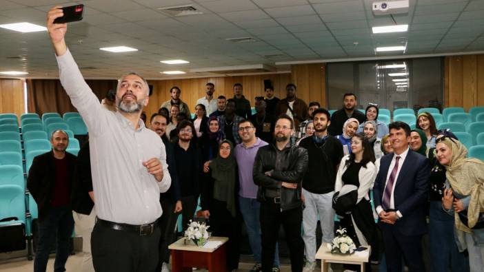 ASÜ’de mobil fotoğrafçılık atölyesi yoğun ilgi gördü: Cep telefonuyla sanatın gücüne yolculuk