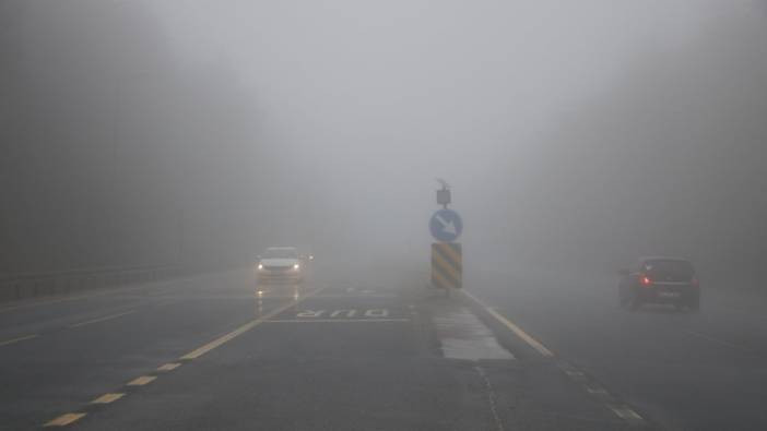 Bolu Dağı’nda yoğun sis araçlara zor anlar yaşattı
