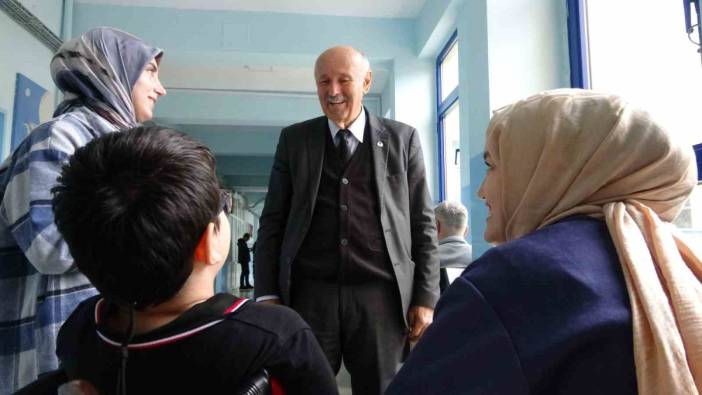 Emekli öğretmenden gönülleri fetheden destek