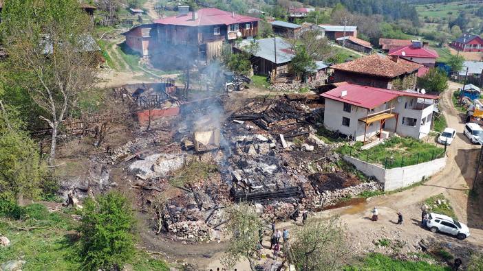 Kastamonu'da yangın! 5 kişilik aile son anda kurtuldu