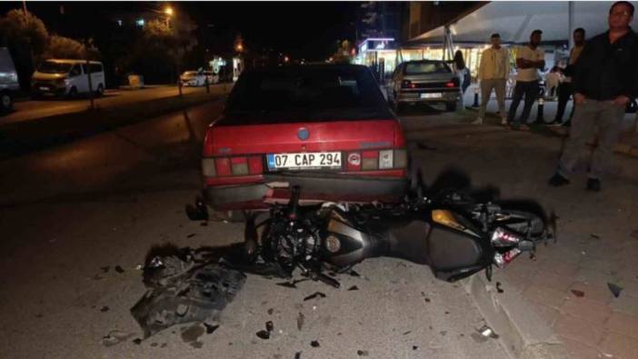Önündeki araca çarpan otomobil su kanalındaki köprüye saplandı: 2 yaralı