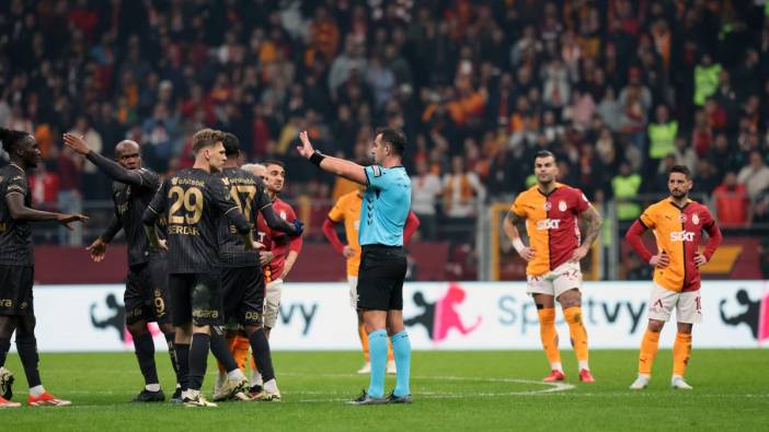Süper Lig'de sezonun son derbisi için nefesler tutuldu! Trabzonspor - Galatasaray maçının muhtemel ilk 11'leri belli oldu