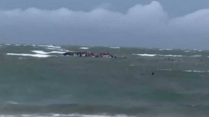 Turist teknesi alabora oldu: Çok sayıda ölü ve yaralı var