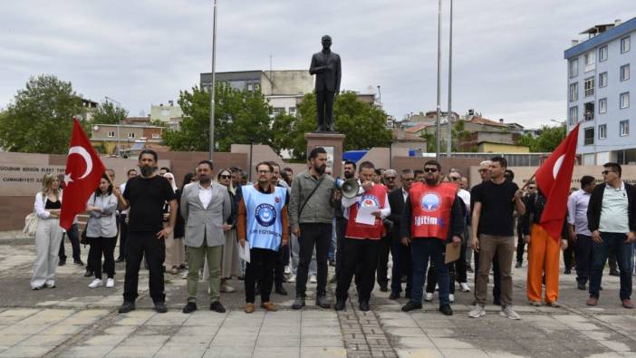 Ezine’de Öğretmene Şiddete Tepki: Eğitim Sendikalarından Ortak Basın Açıklaması