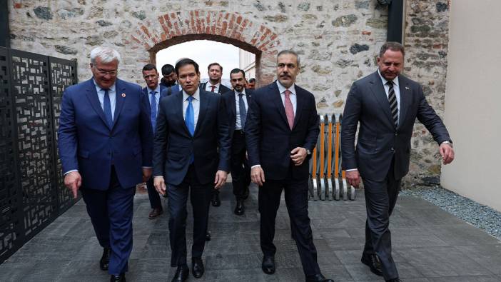 İstanbul'da yapılan Barış Müzakeresi fotoğraf karelerine yansıdı