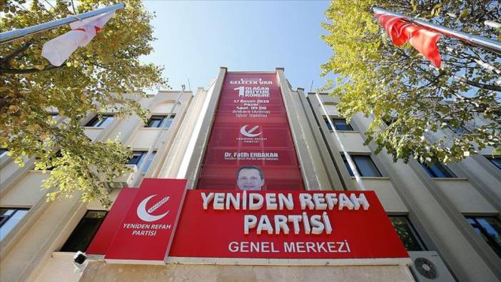 Yeniden Refah Partisi'nde istifa depremi!