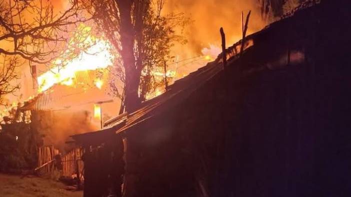 Çorum’da korkutan yangın, 3 ev alevlere teslim oldu