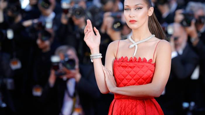 Bella Hadid'in olay yaratan şeffaf elbisesi kara listeye alındı: Cannes'de sütyensiz giymişti...