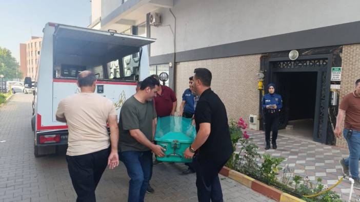 Emekli doktor evinde ölü bulundu