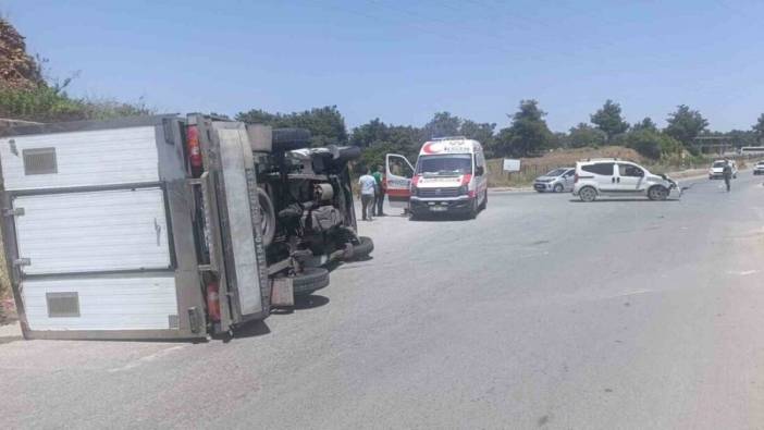Ticari araç kamyoneti devirdi! Antalya'da feci kaza...