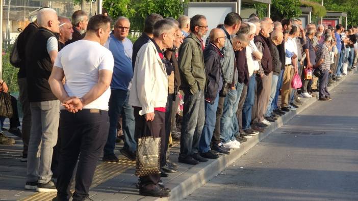 İzmir’de 23 bin işçi greve çıktı, hayat durdu