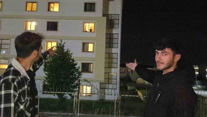 Öğrenci yurdunun penceresinden keman sesi büyüledi