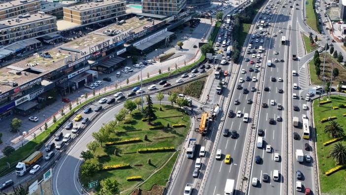 Beton mikseri devrildi! İstanbul trafiği durdu