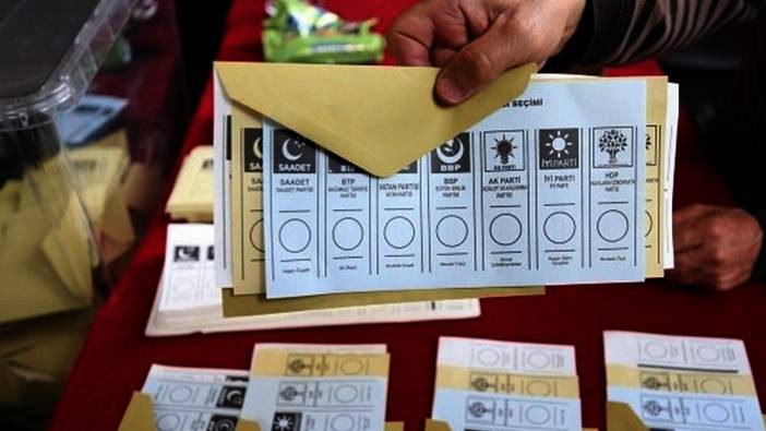 Son ankette bir partiden sürpriz çıkış! Kimse bu kadarını beklemiyordu…