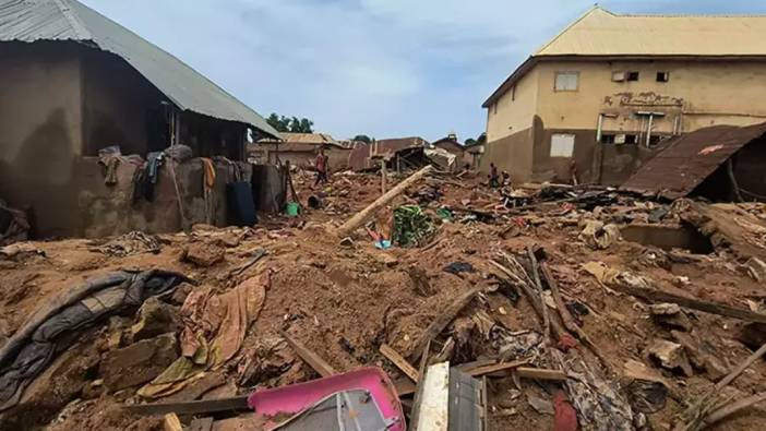 Nijerya'daki sel felaketi! 7 çocuğun daha cansız bedenine ulaşıldı