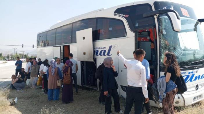 Malatya-Sivas yolunda feci kaza! Yolcu otobüsü ile kamyonet çarpıştı
