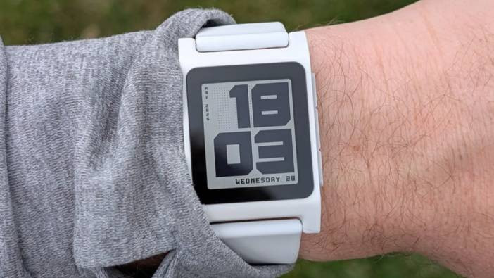 Pebble ruhu geri geliyor: Eski modellere model dokunuşlar