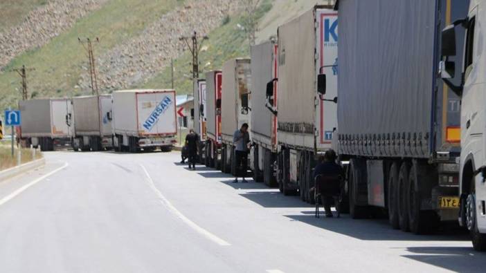 Türkiye-İran sınırında 5 kilometrelik TIR kuyruğu