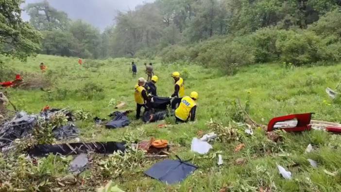 Helikopter ormanlık alana çakıldı! Kedarnath Tapınağı'ndan dönüyordu: Pilot ve 6 kişi öldü, 2 yaşında da çocuk var