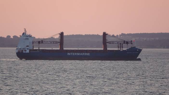 Çanakkale Boğazı'ndan geçen yük gemisinde yangın paniği!