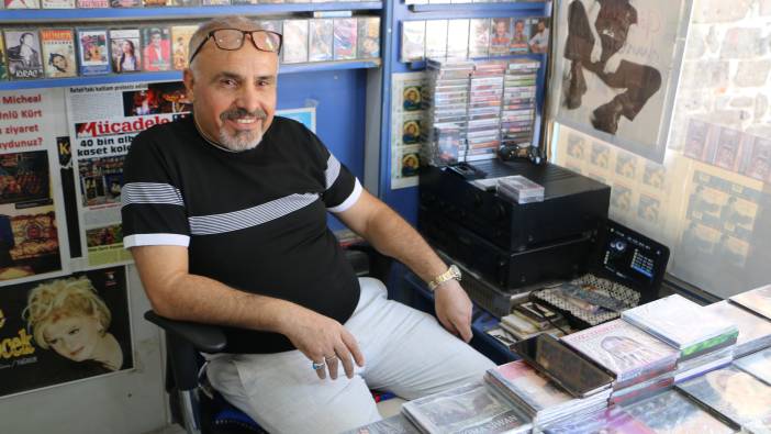 20 metrekarelik dükkanına binlerce kaset sığdırdı: Yarım asrı aşkın süredir nostalji ile yaşıyor