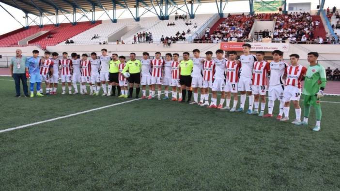 Beşiktaş U16 ile Şırnak Petrolspor U16 dostluk maçında buluştu