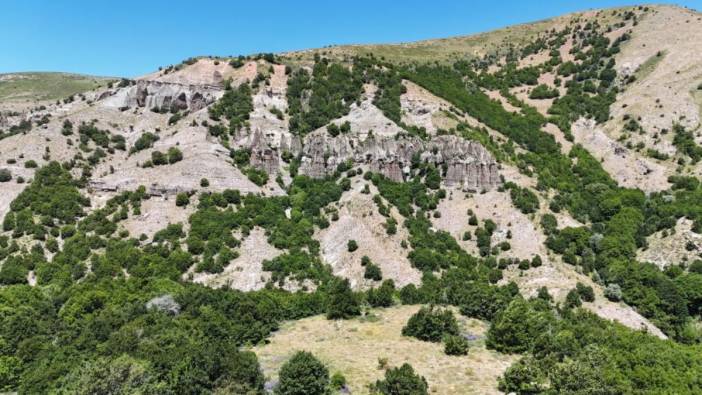 Görüntüsü peri bacalarını andırıyor, efsanesi dilden dile dolaşıyor