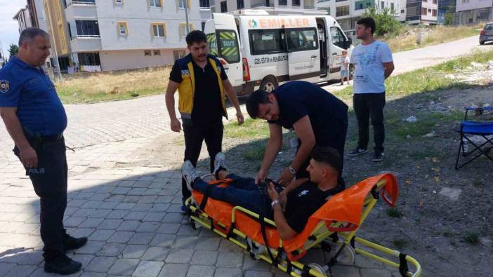 Motosiklet ile hasta servis minibüsü çarpıştı: 1 yaralı