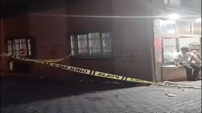 Sokakta darbedilip, göğsünden bıçaklandı