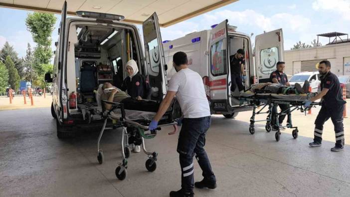 Bursa'da otomobil ağaca çarptı: 2 kişi hastanelik oldu