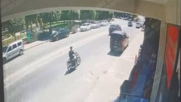 Kahvehaneye silahlı baskın! Kameraya yakalandı