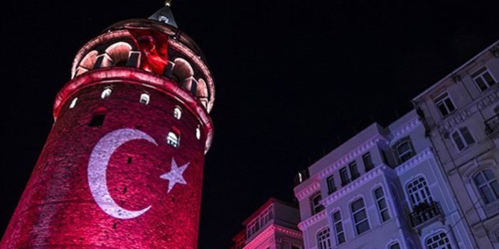 Galata Kulesi ay yıldıza büründü