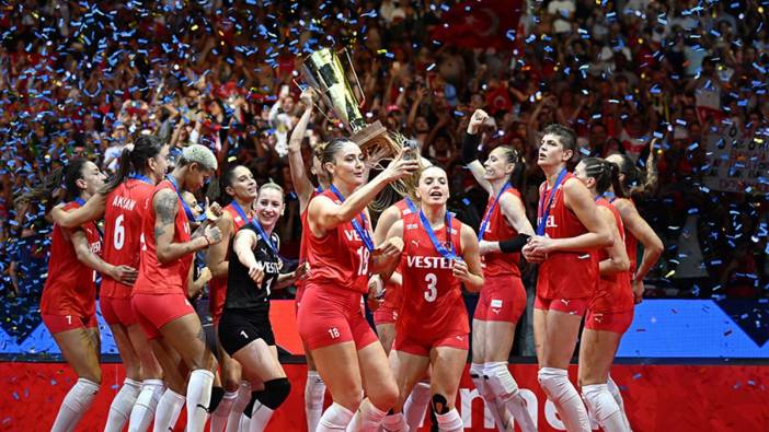 Onu daha önce böyle görmediniz!  Milli voleybolcu tüm saçlarını kazıttı