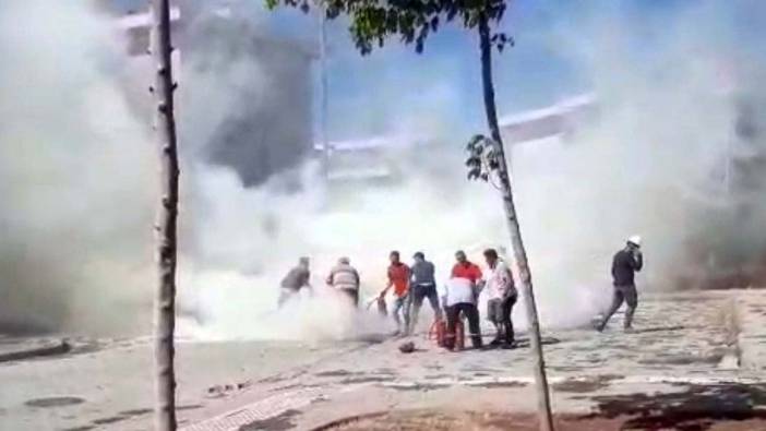 Otomobil alev topuna döndü!  Yangın tüpünü alan koştu