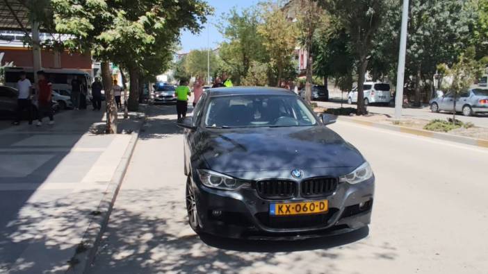 BMW otomobil yayaya çarptı: 61 yaşındaki kadın ağır yaralandı